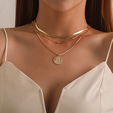 Cirsular Design Metal Detail Layered Necklace