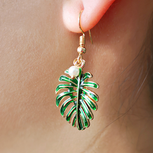 Green Leaf Design Pearl Metal Detail Earrings