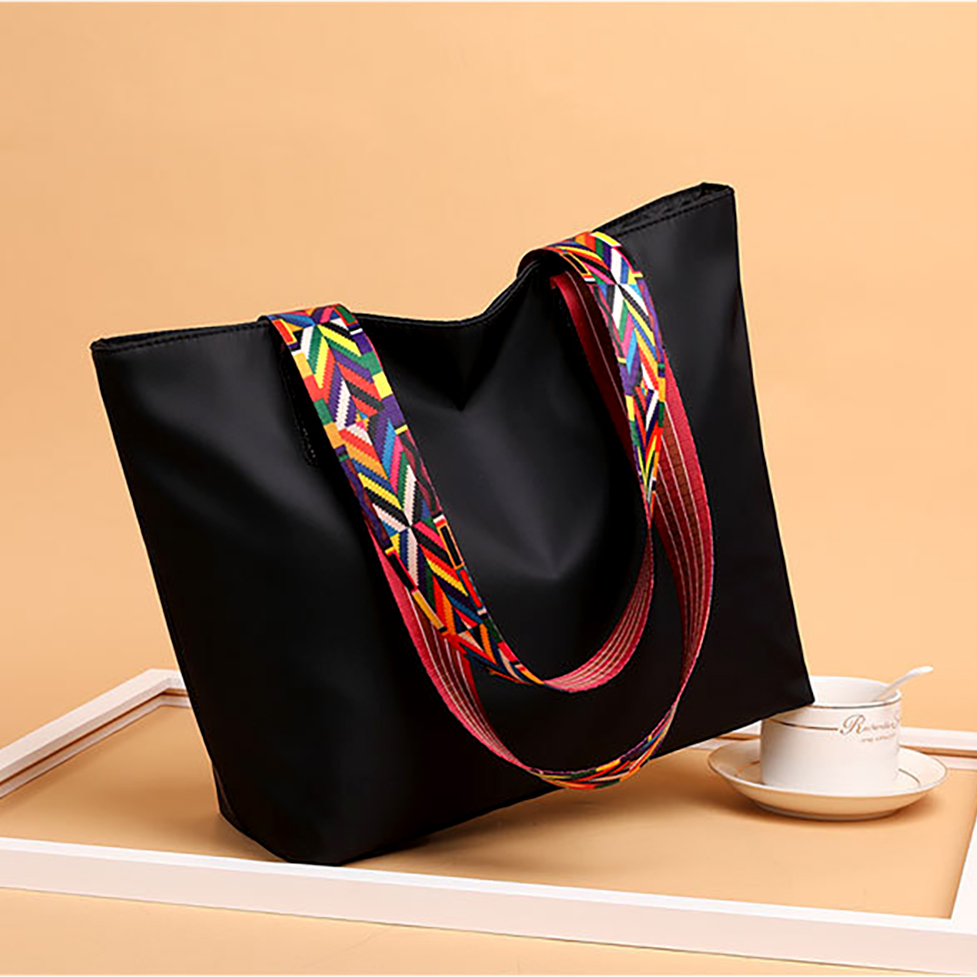 Geometric Print Black Zipper Tote Bag