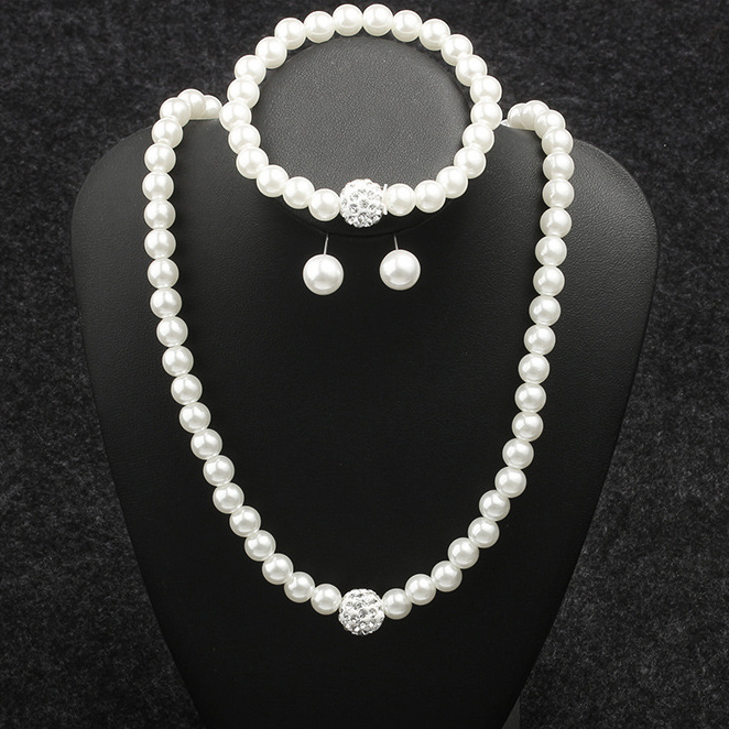 Pearl Design White Metal Detail Necklace Set