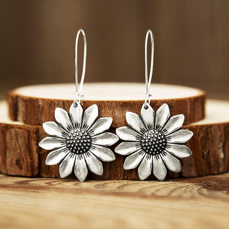 Flower Design Silver Metal Detail Earrings