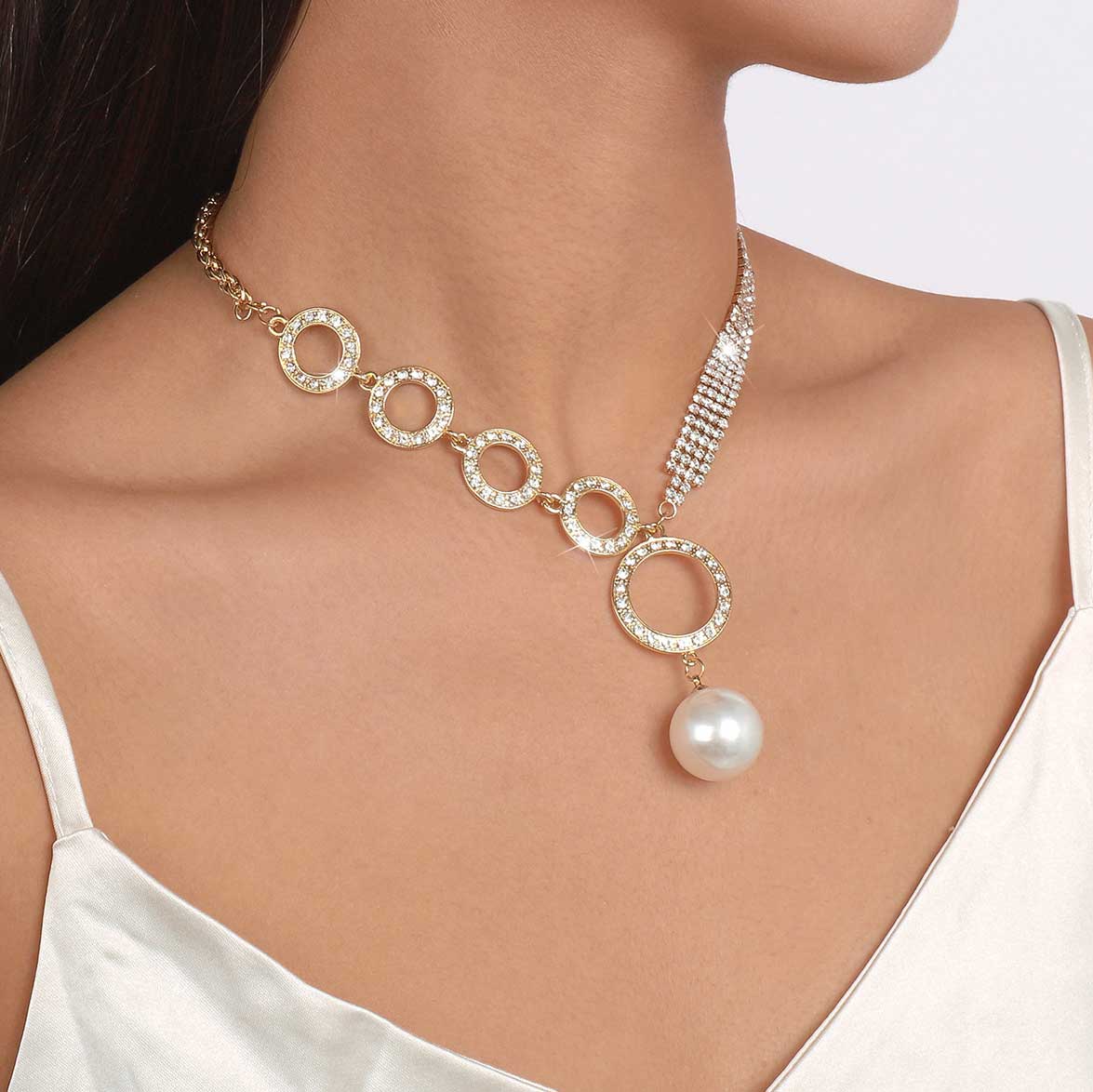 Rhinestone Gold Pearl Circular Shape Necklace