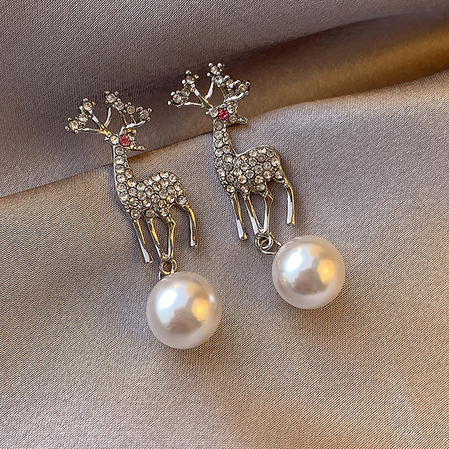 Silvery White Round Design Pearl Detail Earrings