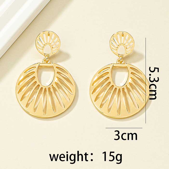 1 Pair Gold Round Cut Out Earrings