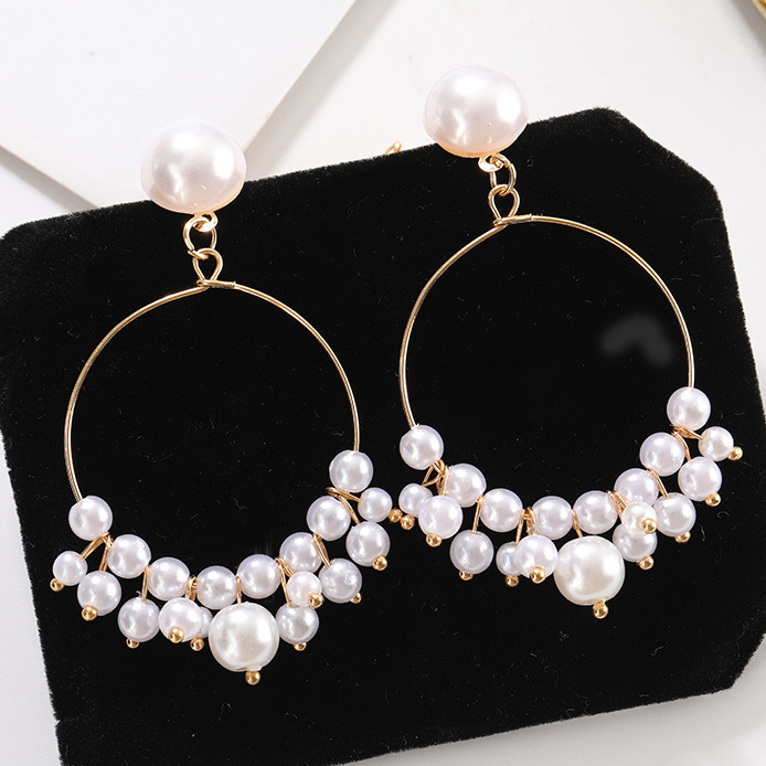 1 Pair White Round Pearl Earrings
