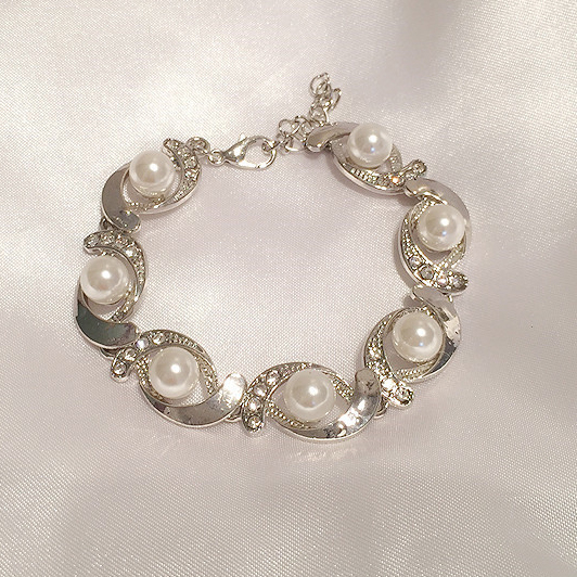 Silver Pearl Rhinestone Detail Round Bracelet