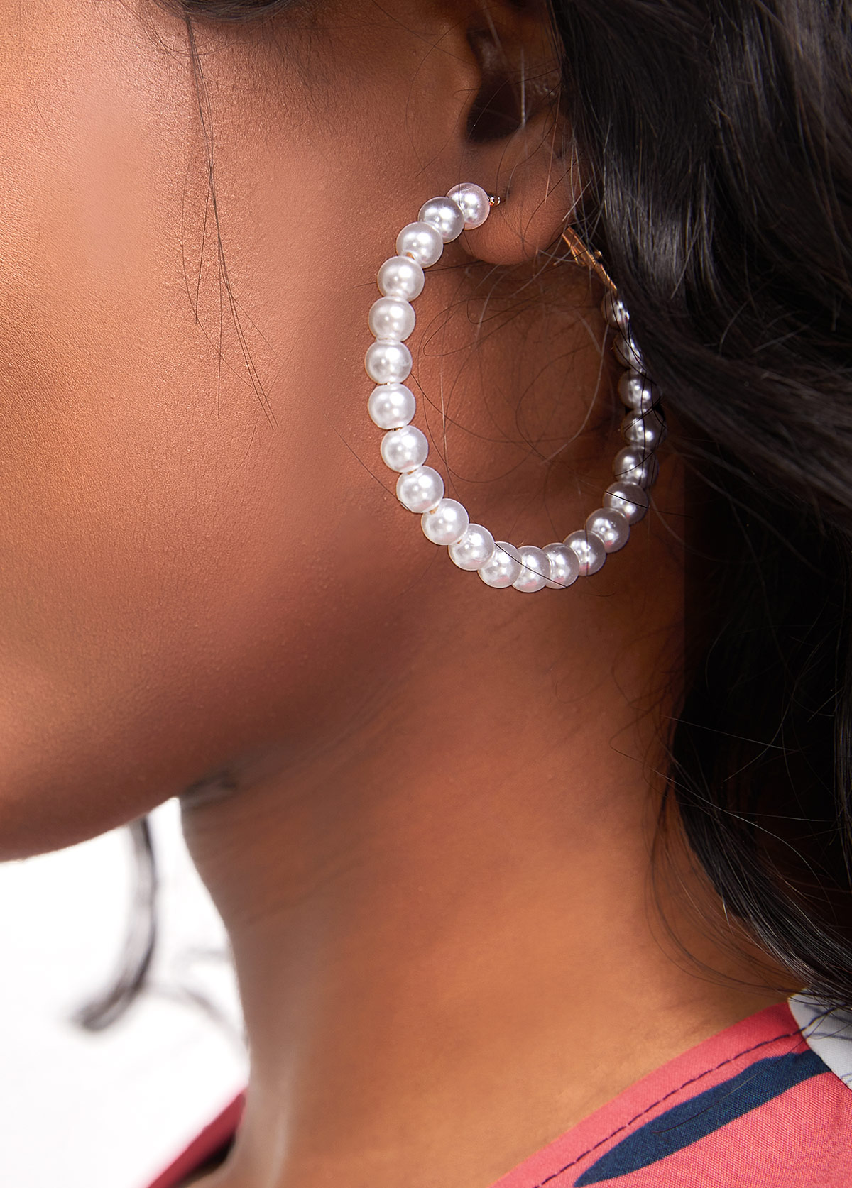 White Round Design Pearl Detail Earrings