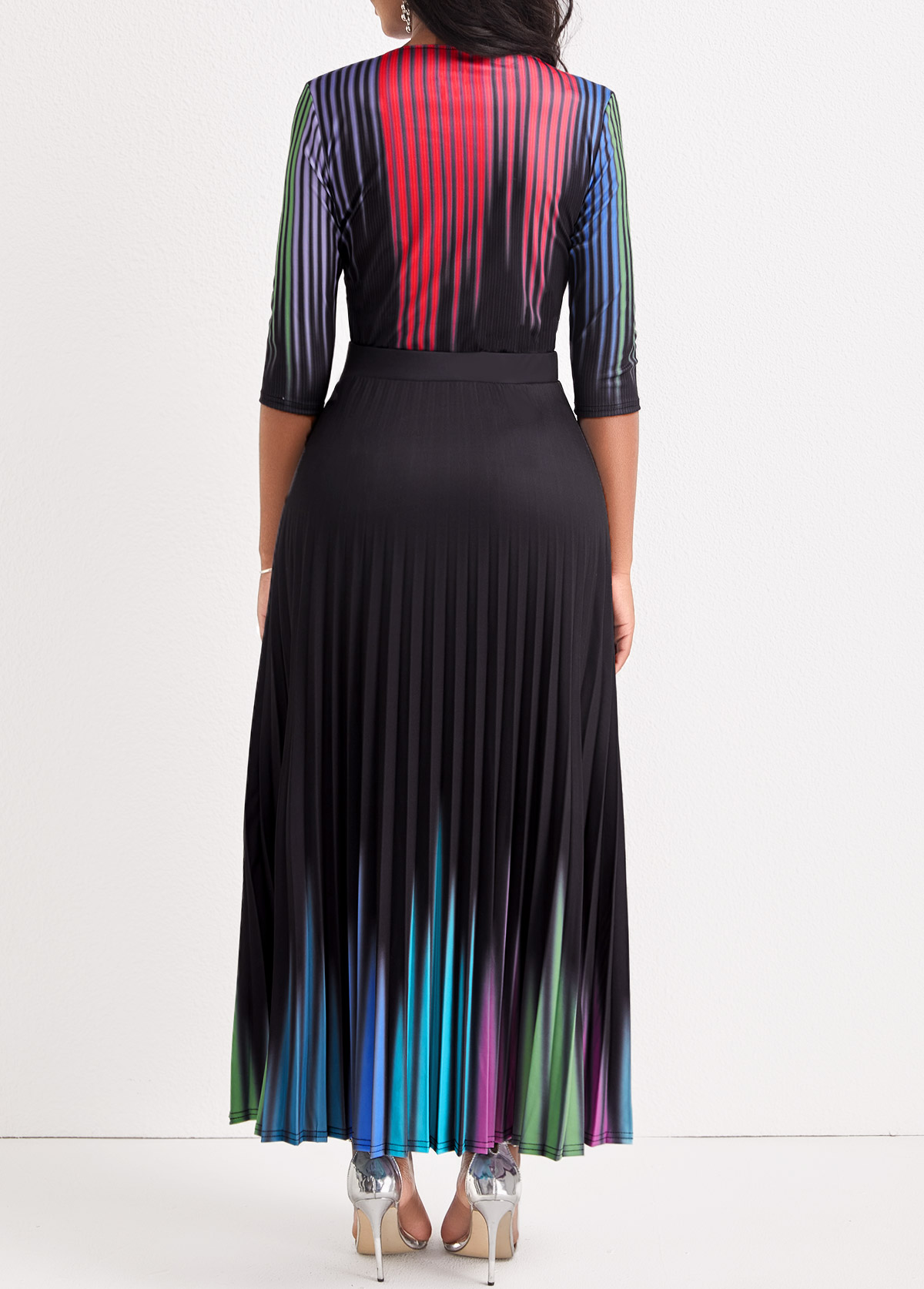 Black Pleated Ombre Round Neck Maxi Dress