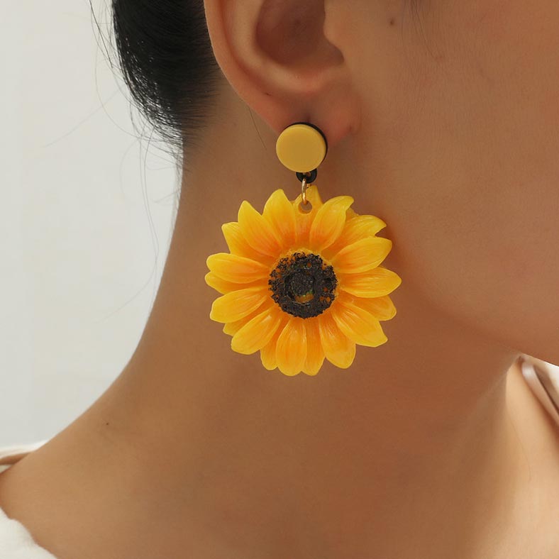1 Pair Gold Polyresin Sunflower Earrings