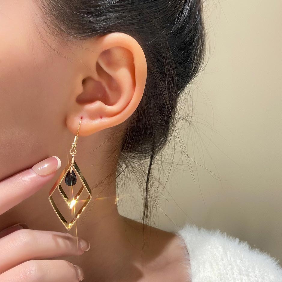 Alloy Detail Geometric Pattern Gold Earrings