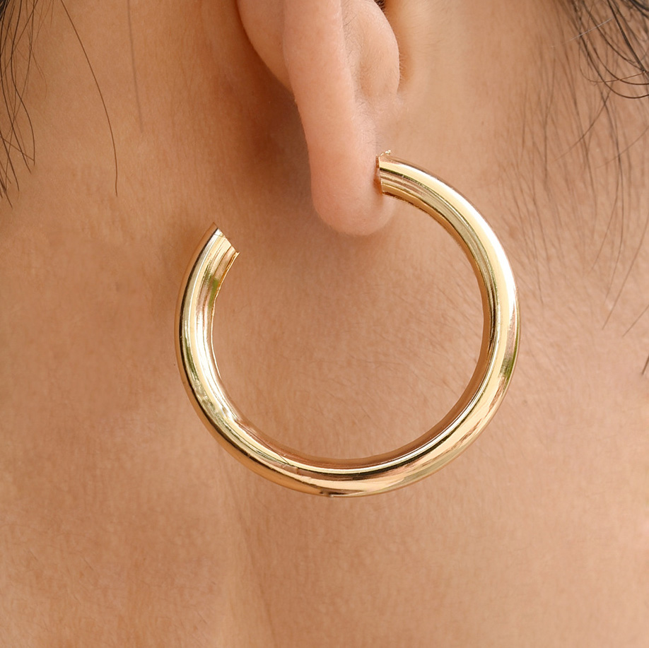 Geometric Pattern Metal Detail Gold Round Earrings