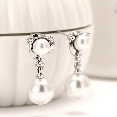 Pearl Detail Geometric Pattern Silver Round Earrings