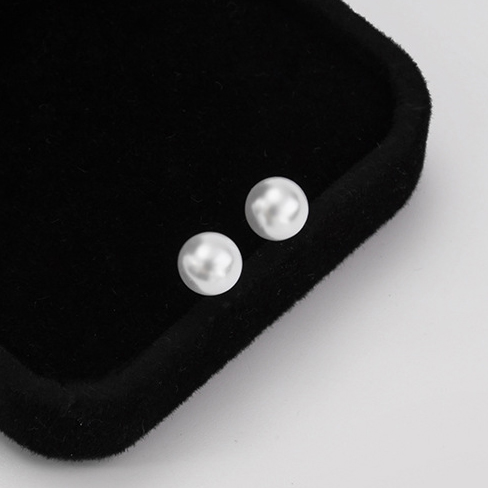 Pearl Detail Geometric Pattern White Round Earrings