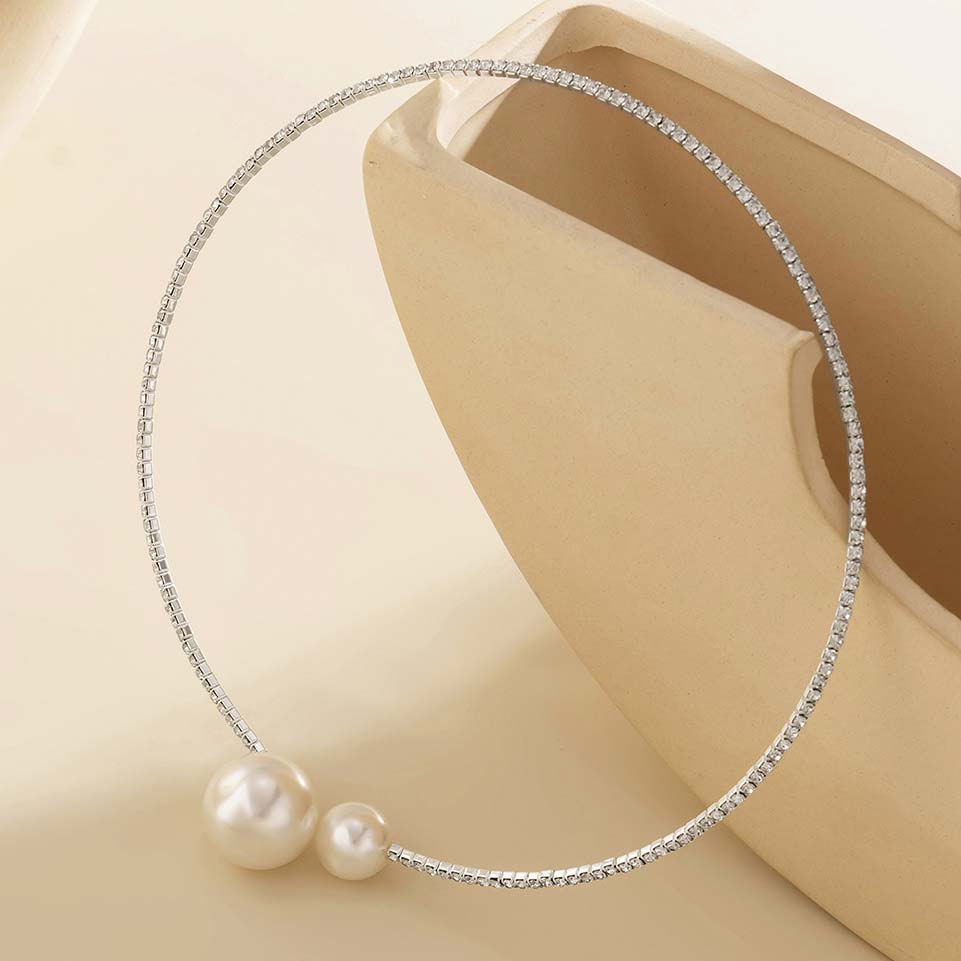 Silvery White Pearl Detail Asymmetric Design Necklace