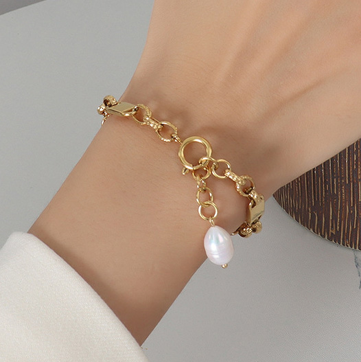 Gold Chain Detail Pearl Design Bracelet