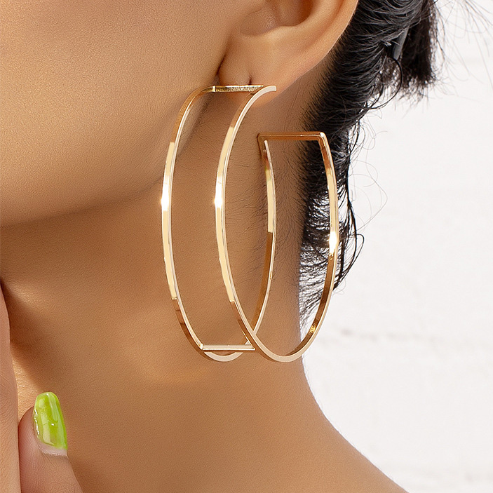 Gold Metal Detail Round Shape Earrings