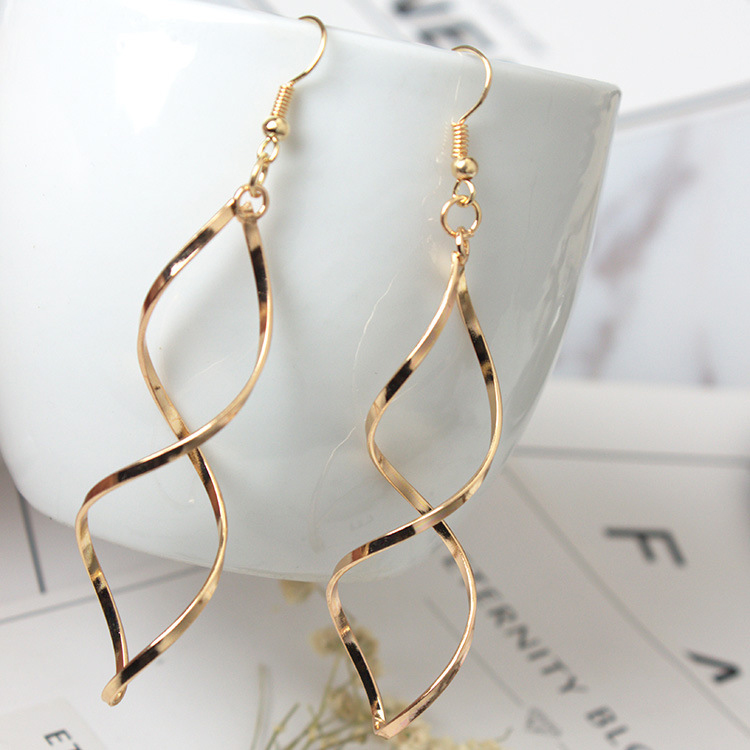 Golden Asymmetrical Twist Design Metal Detail Earrings | picture 