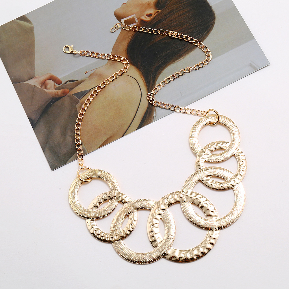 Metal Detail Ring Design Gold Necklace