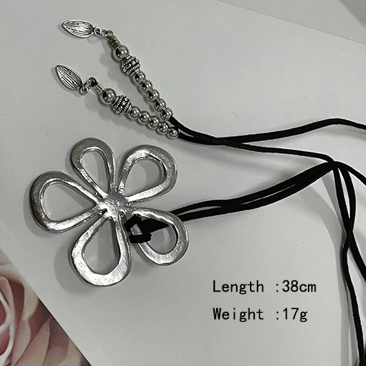 Alloy Detail Floral Design Silver Necklace
