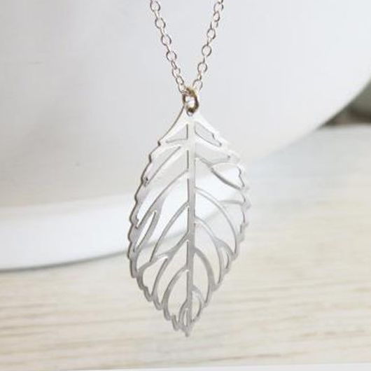 Alloy Detail Silver Leaf Design Necklace