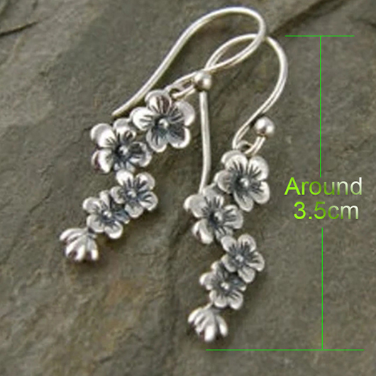Alloy Detail Floral Design Silver Earrings