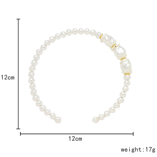 White Asymmetric Pearl Detail Round Necklace