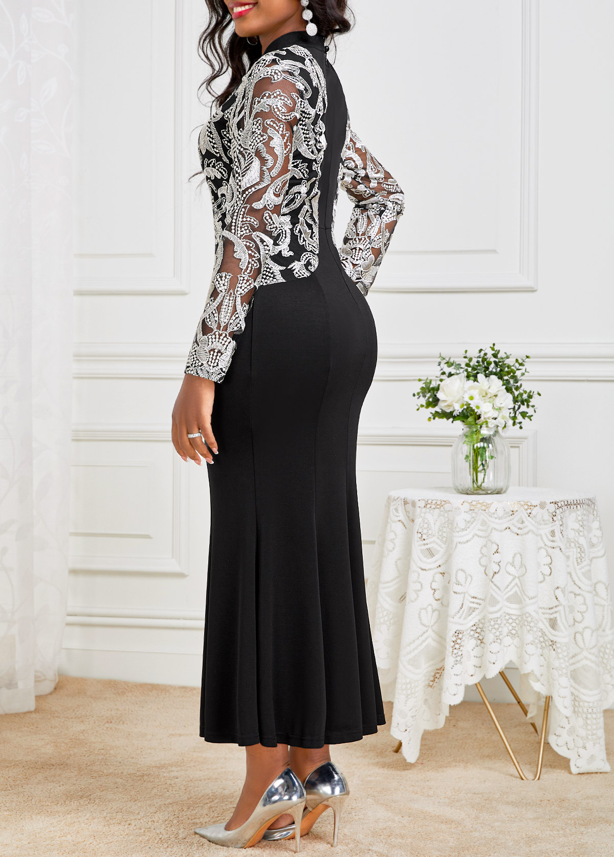 Black Lace Long Sleeve Round Neck Dress