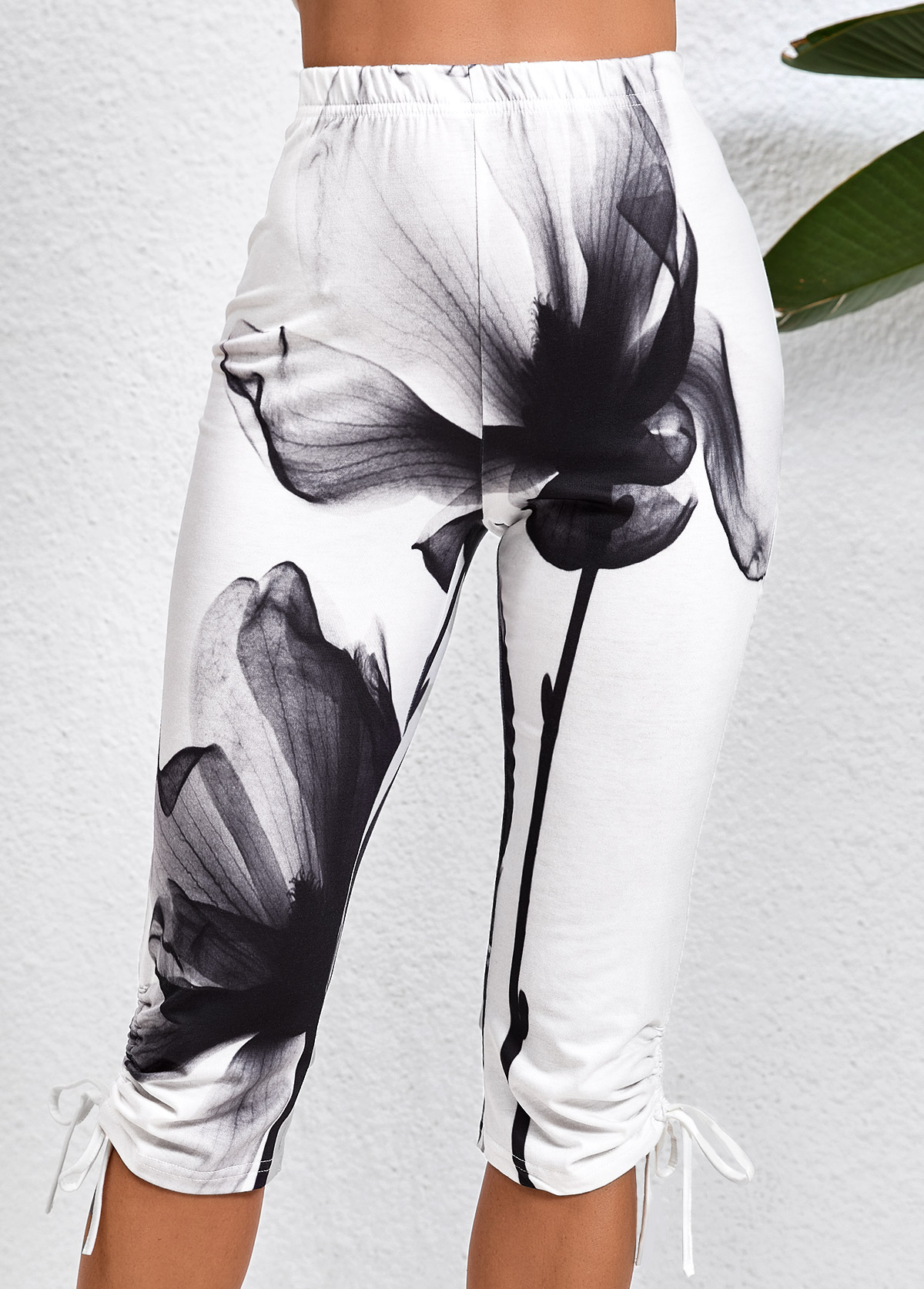 White Drawstring Ink Painting Print Skinny Elastic Waist Pants | picture 