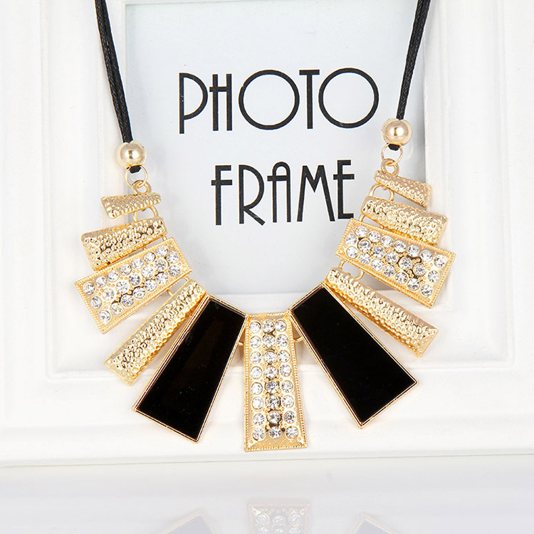 Black Rectangle Alloy Rhinestone Design Necklace