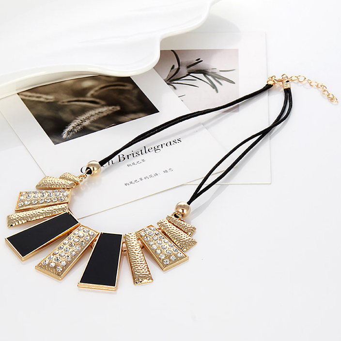Black Rectangle Alloy Rhinestone Design Necklace