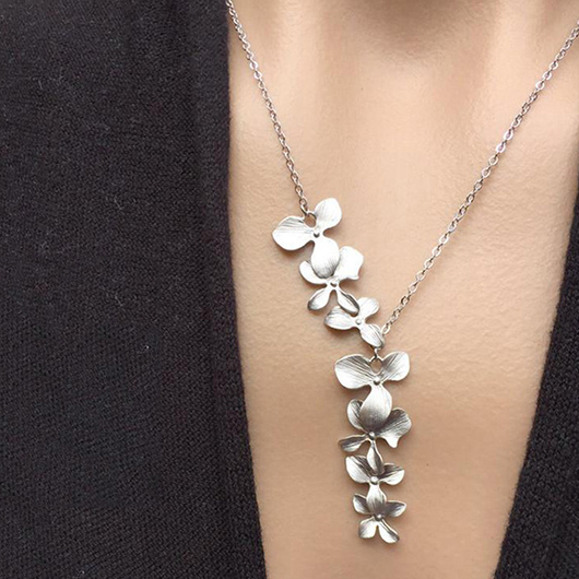 Silvery White Floral Asymmetric Alloy Necklace