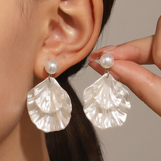 Beige Pearl Seashell Design Polyresin Earrings