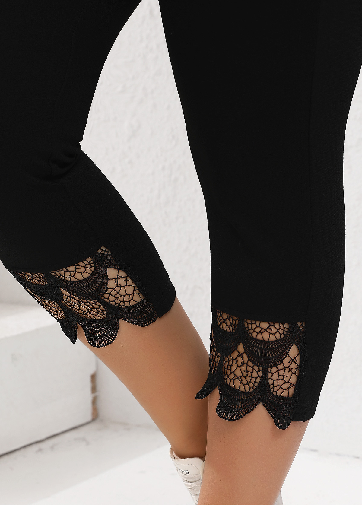 Black Patchwork Plus Size Skinny Elastic Waist Pants | picture 