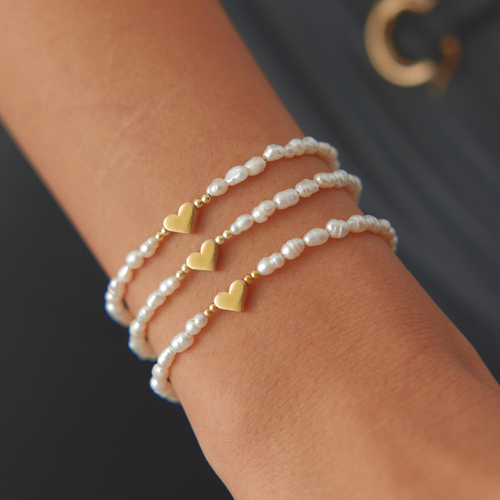 White Heart Design Pearl Bracelet Set | picture 