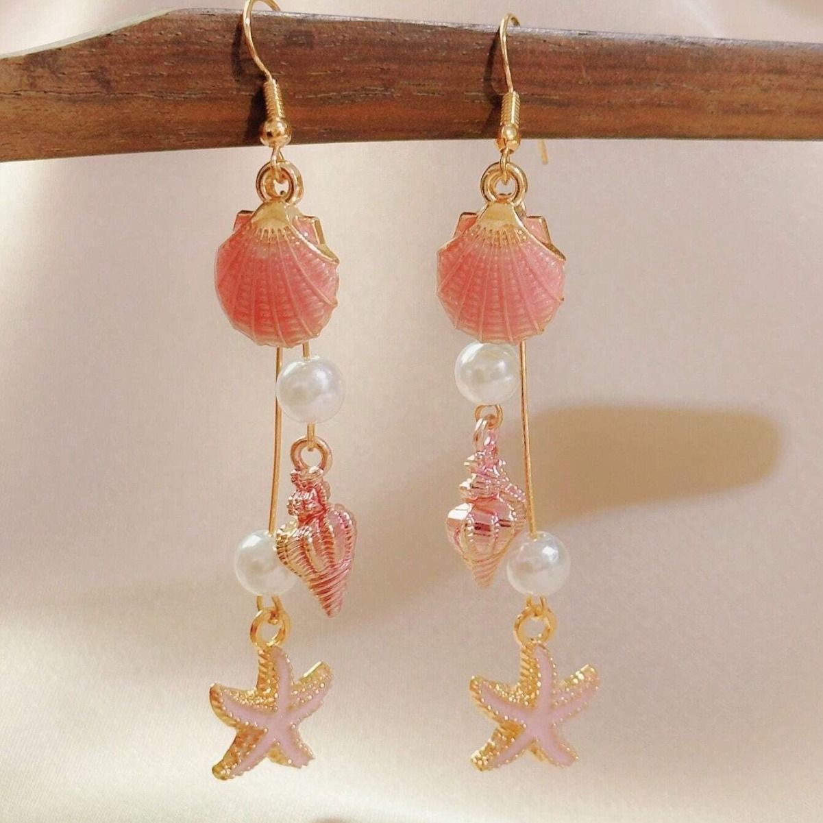 Dusty Pink Color Shell Pearl Earrings | picture 