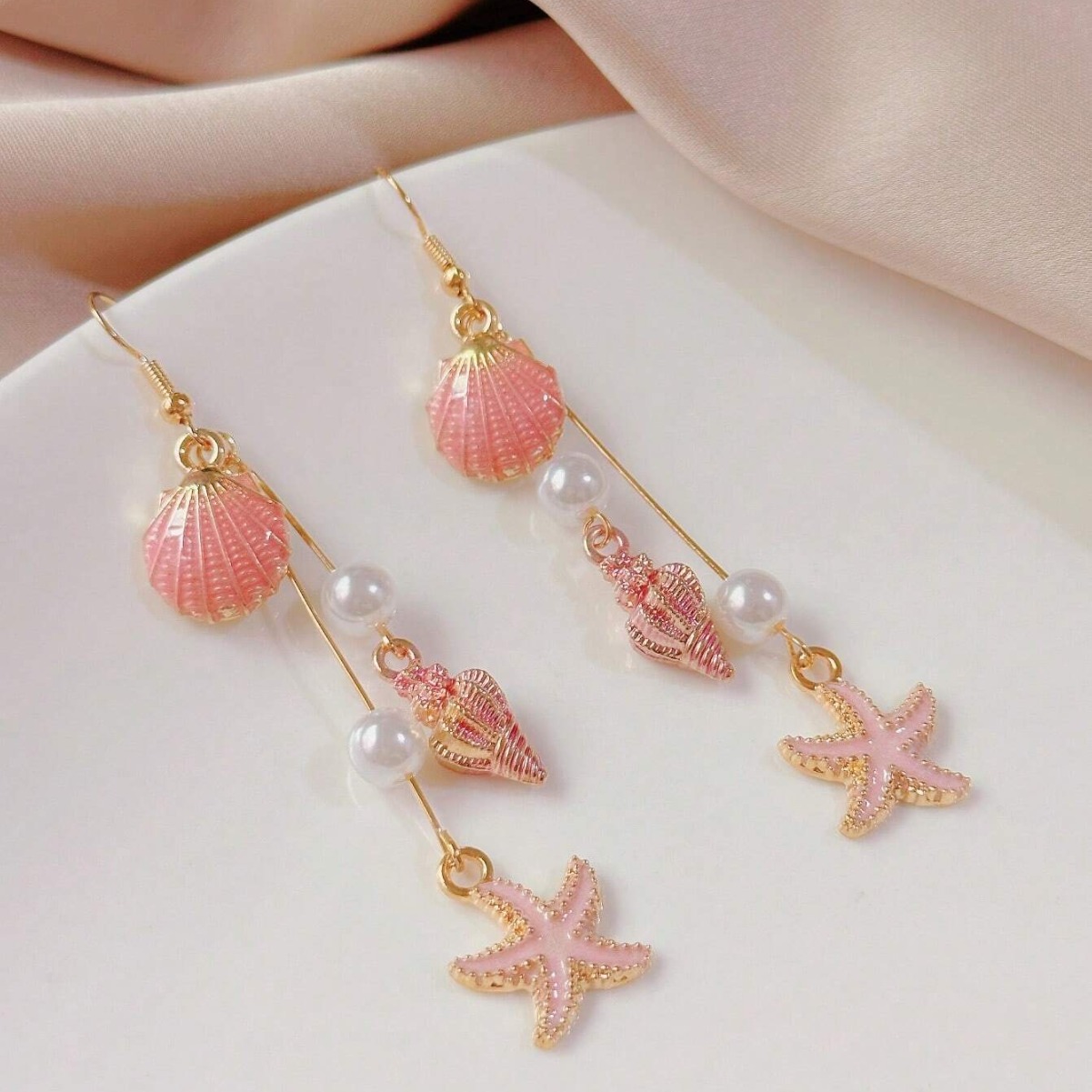 Dusty Pink Color Shell Pearl Earrings | picture 