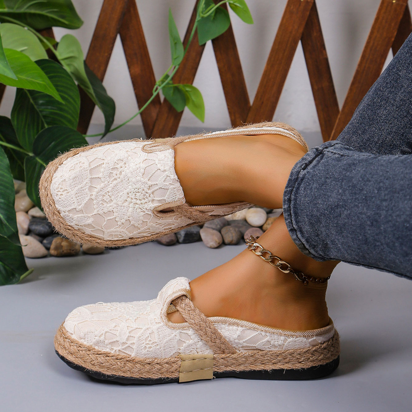 Beige Canvas Detail Closed Toe Falt | picture 