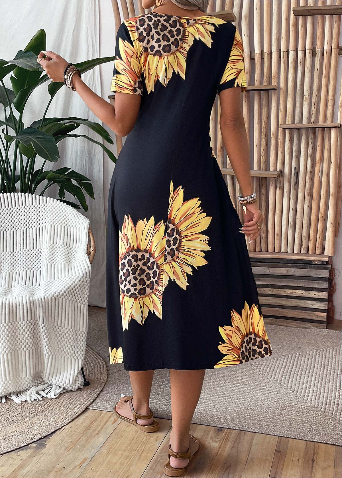 Black Pocket Sunflower Print Short Sleeve Round Neck Dress | picture 