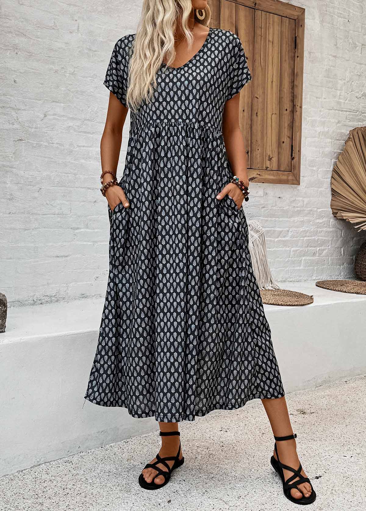 Black Pocket Geometric Print Short Sleeve V Neck Dress | picture 