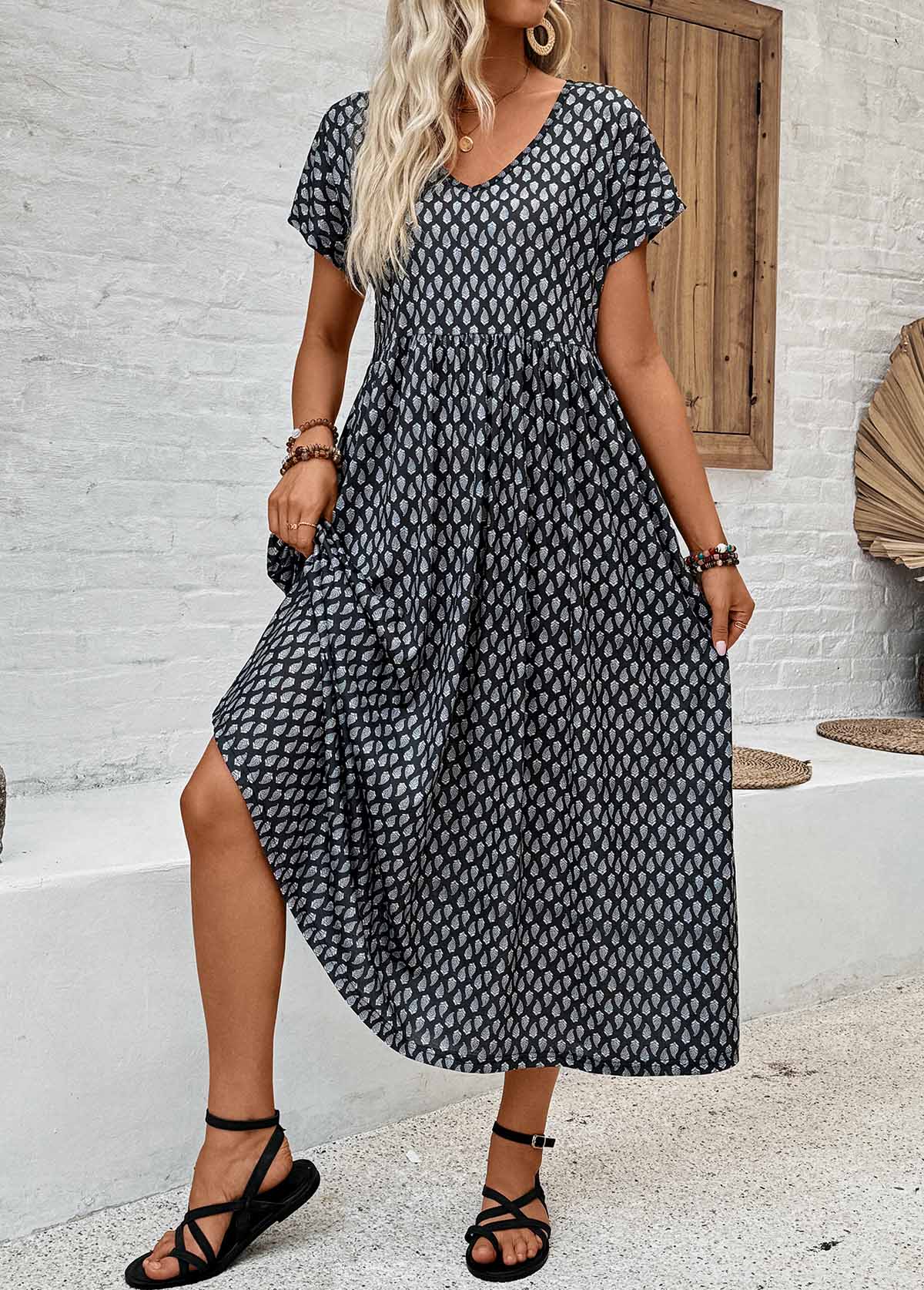 Black Pocket Geometric Print Short Sleeve V Neck Dress | picture 