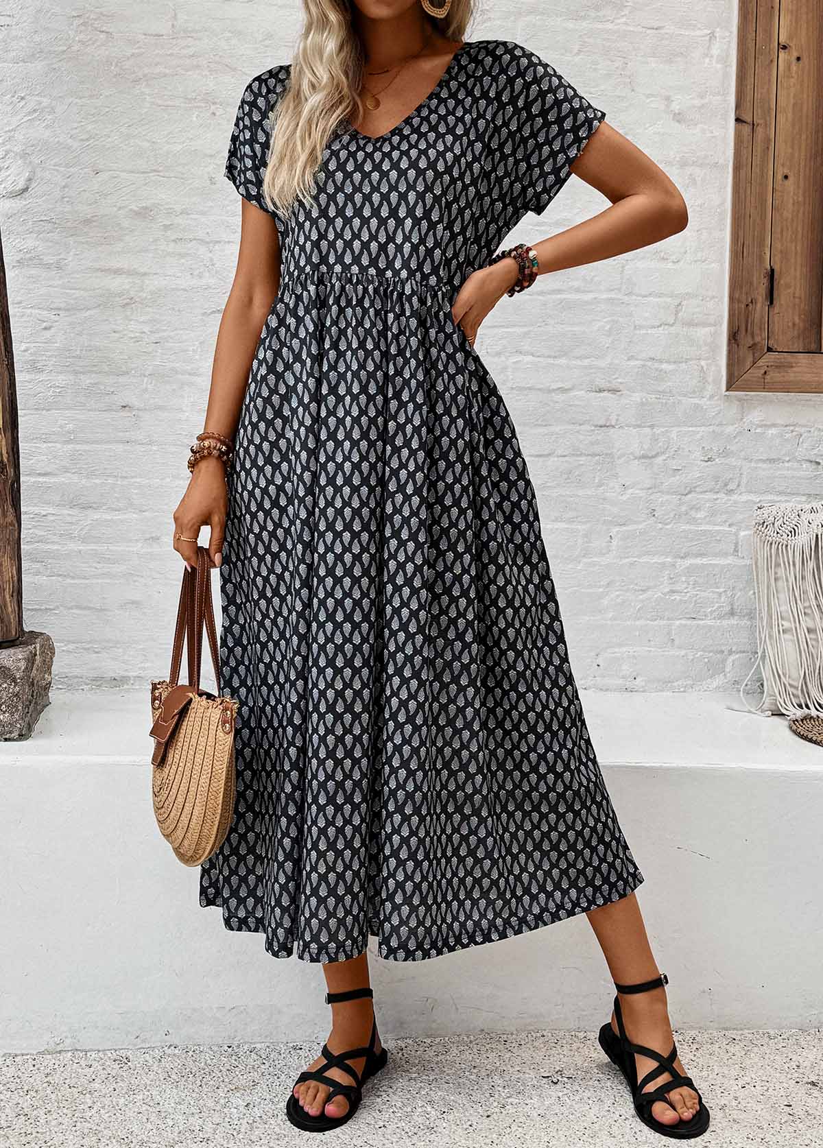 Black Pocket Geometric Print Short Sleeve V Neck Dress | picture 