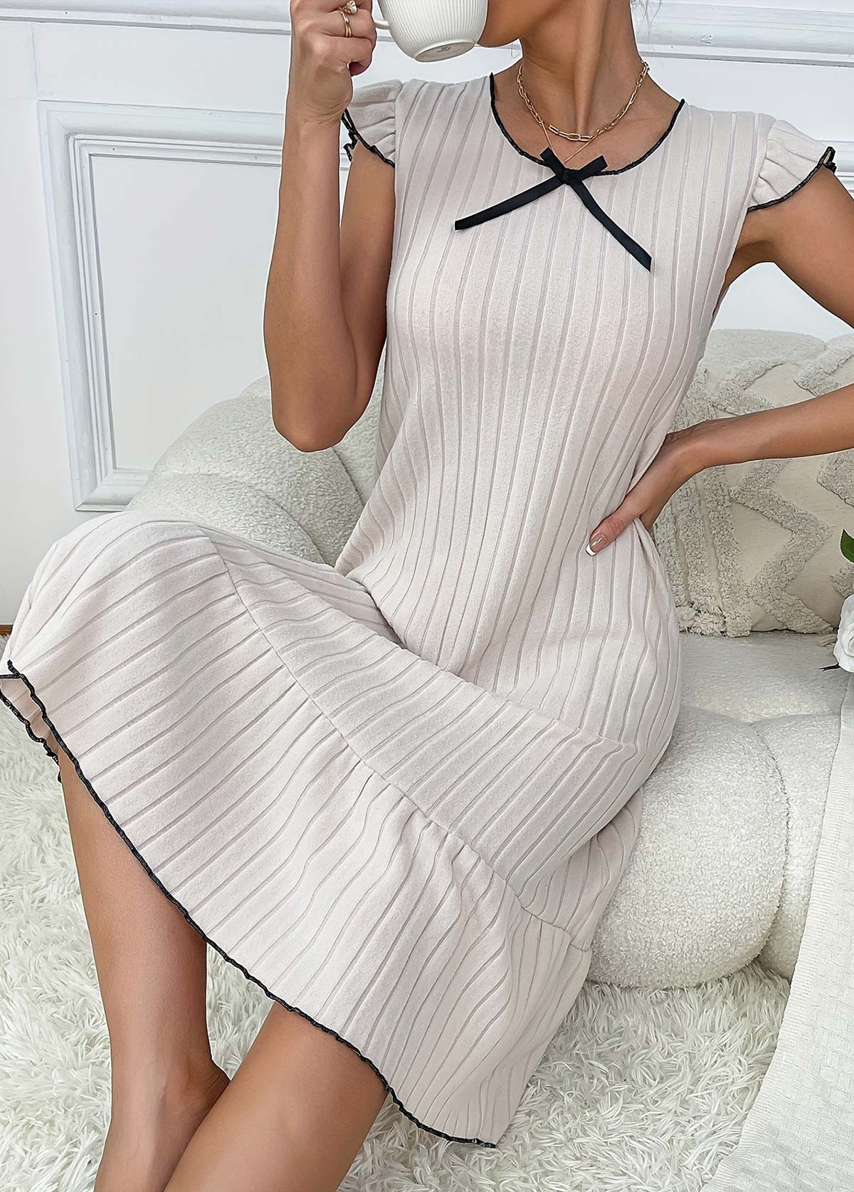 Beige Short Sleeve Round Neck Nightdress | picture 