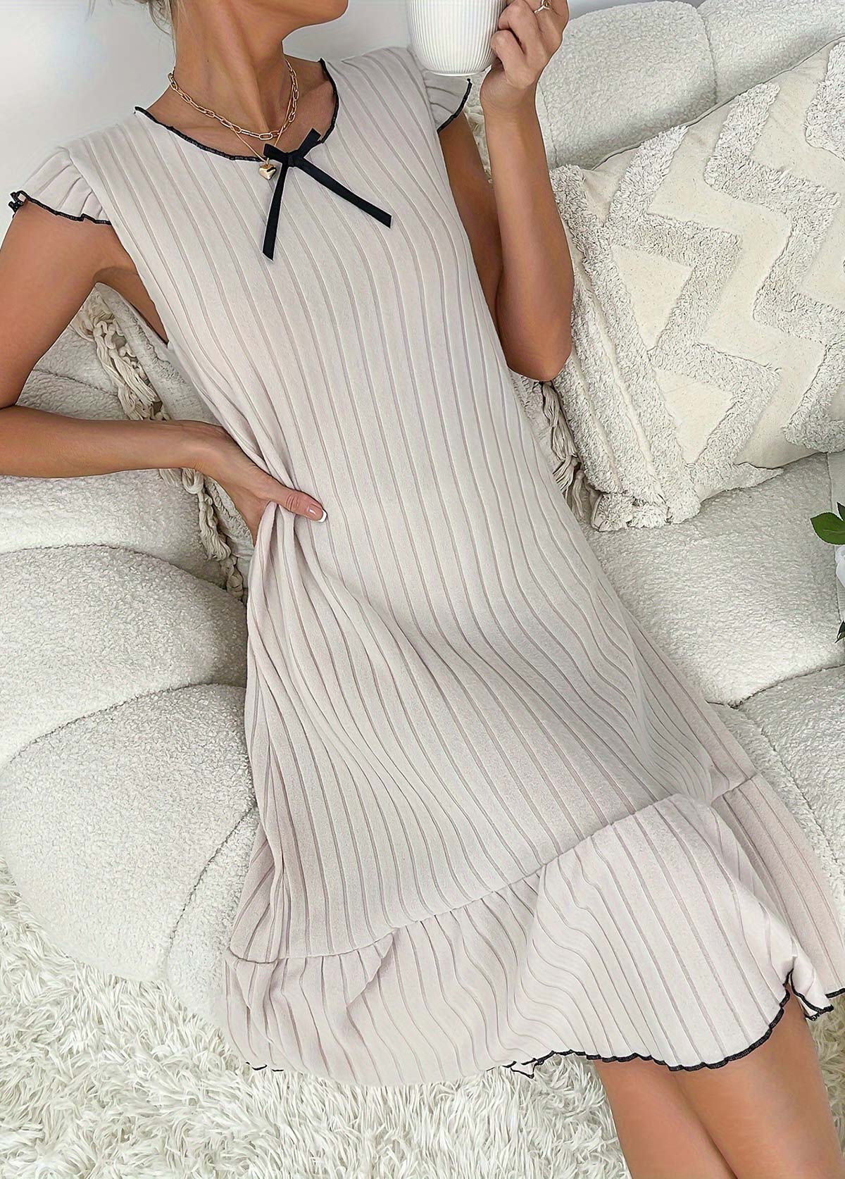 Beige Short Sleeve Round Neck Nightdress | picture 
