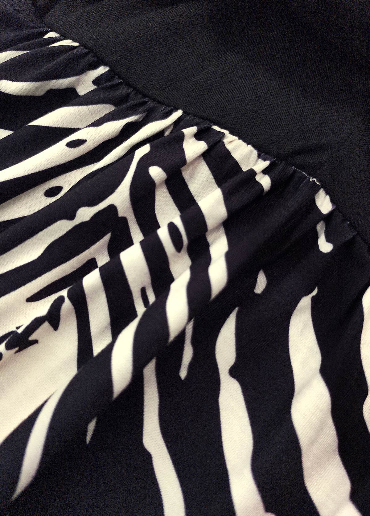 Black Leaf Print Short Sleeveless Round Neck Dress | picture 