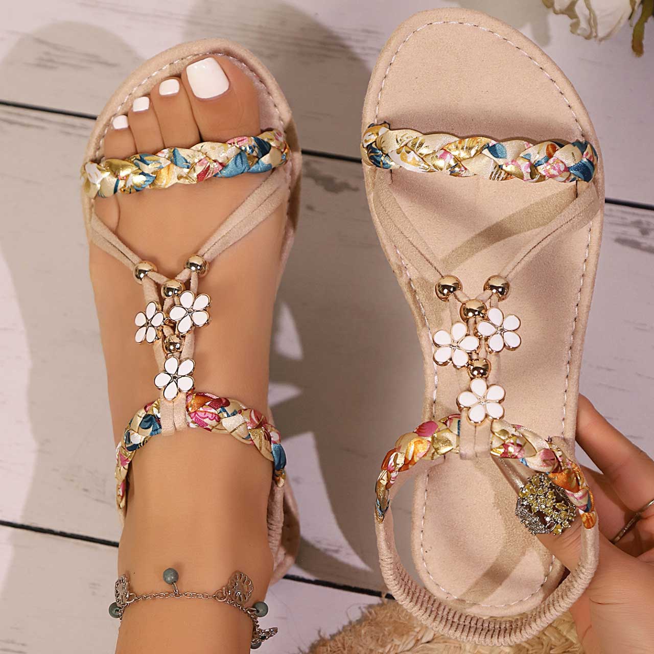 Raw White Tribal Print Round Toe Falt | picture 