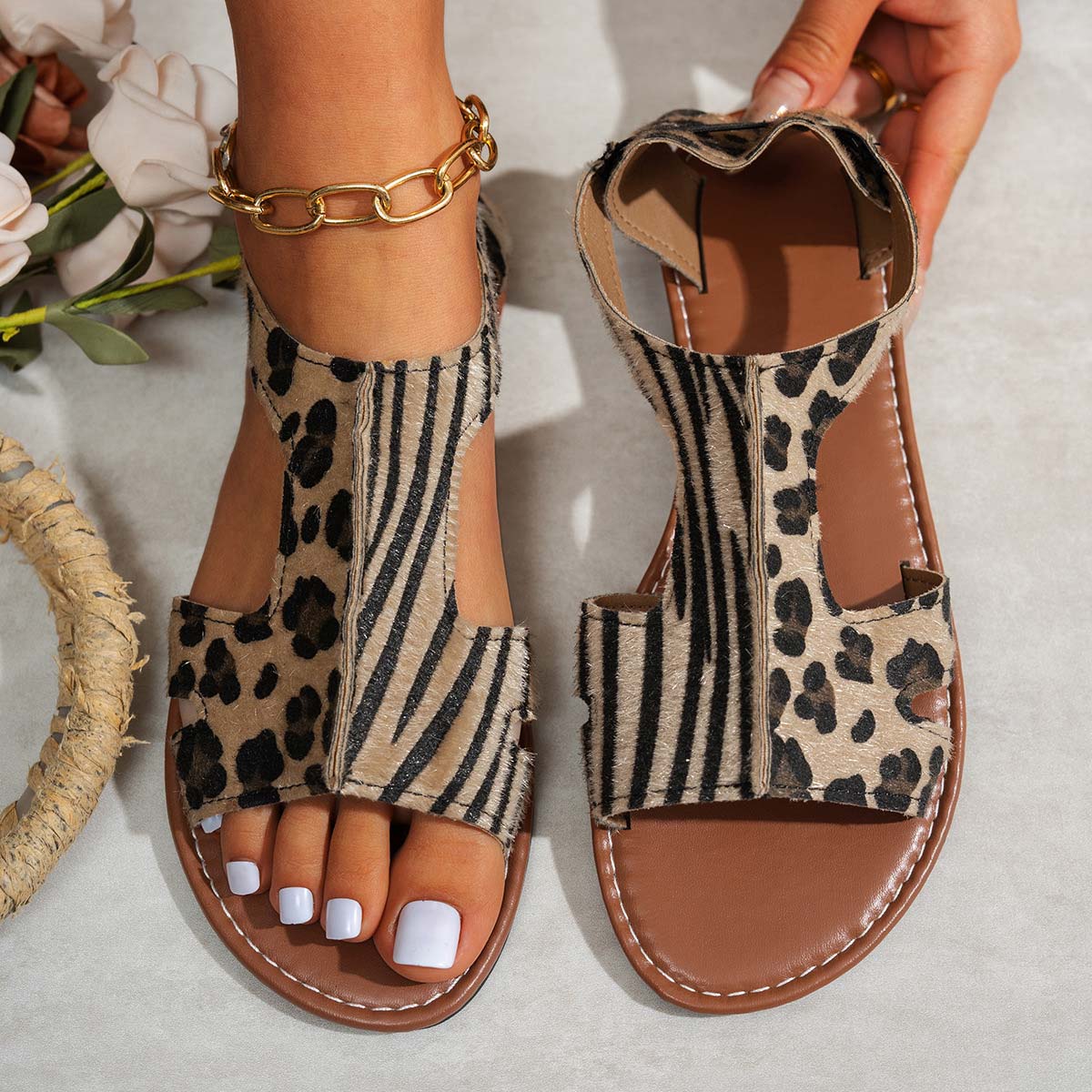 Dark Coffee Leopard Round Toe Falt | picture 