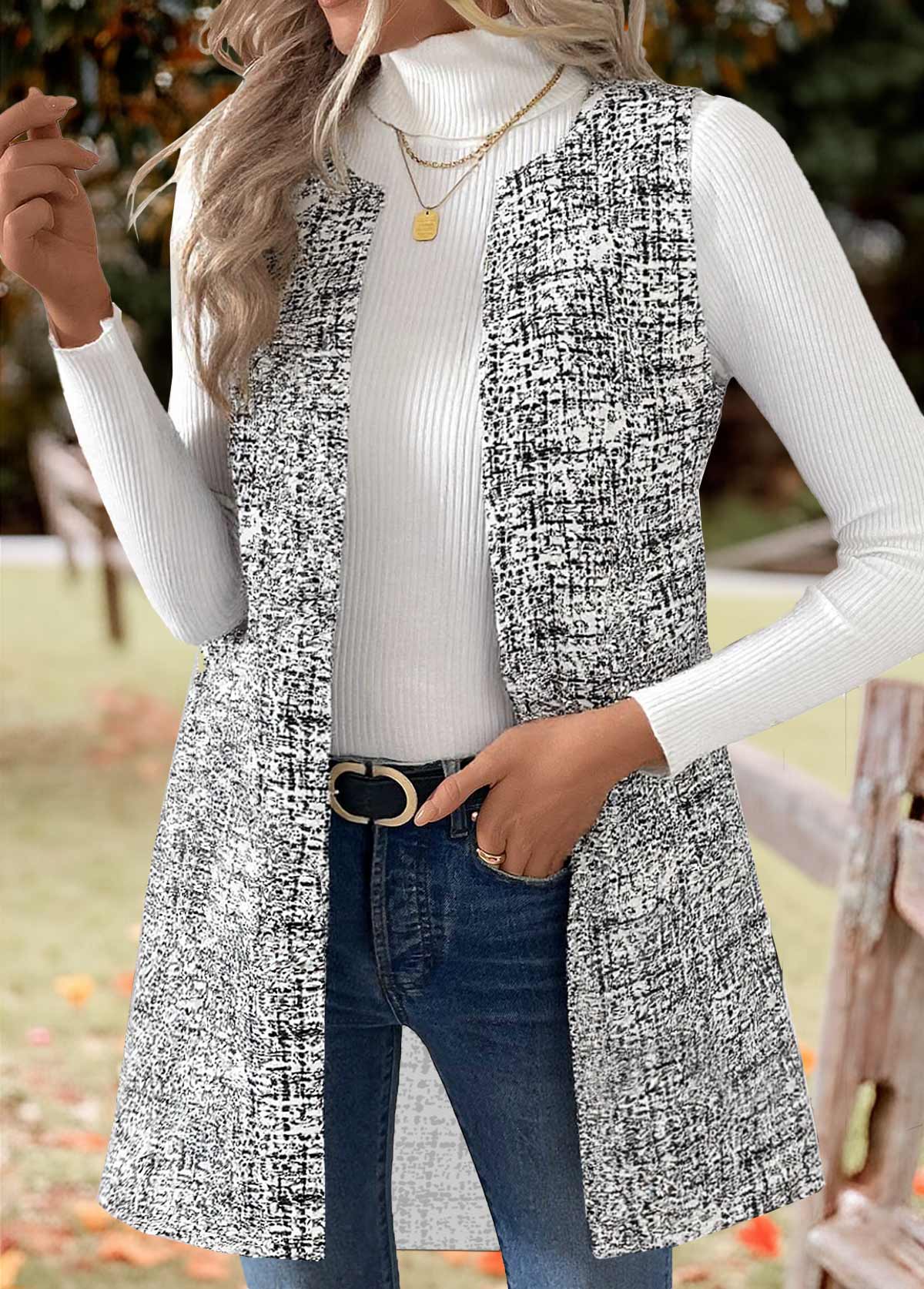 Black Graffiti Print Sleeveless Round Neck Waistcoat | picture 