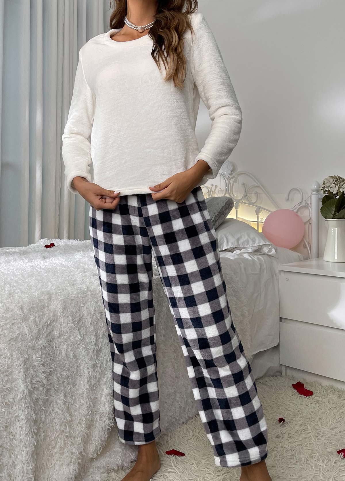 White Plaid Long Sleeve Lounge Top and Pants | picture 