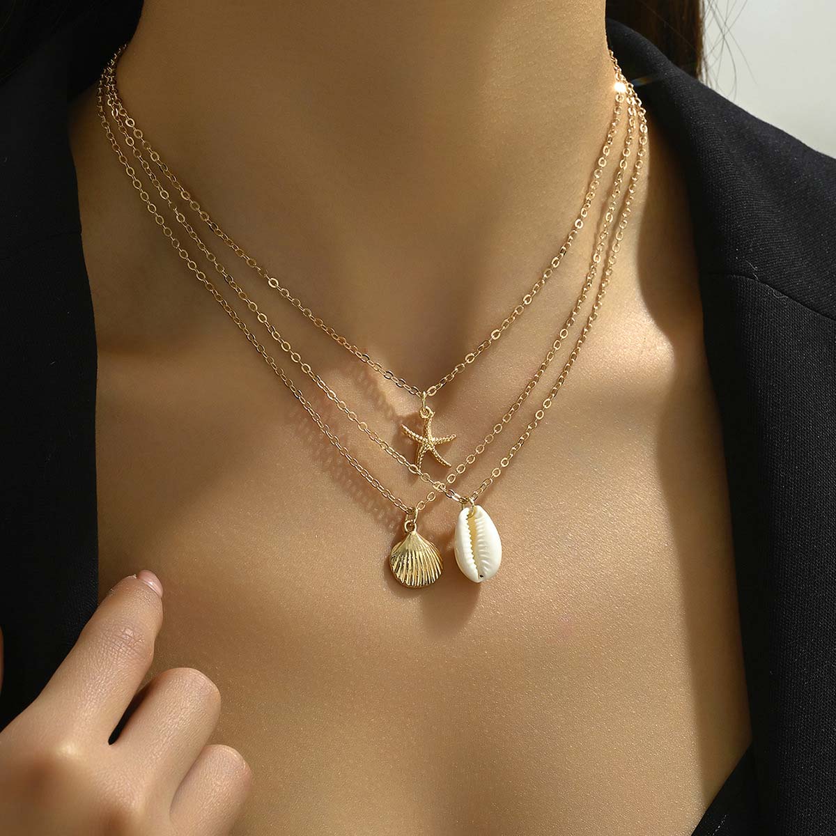 Layered Golden Shell Alloy Necklace Set | picture 
