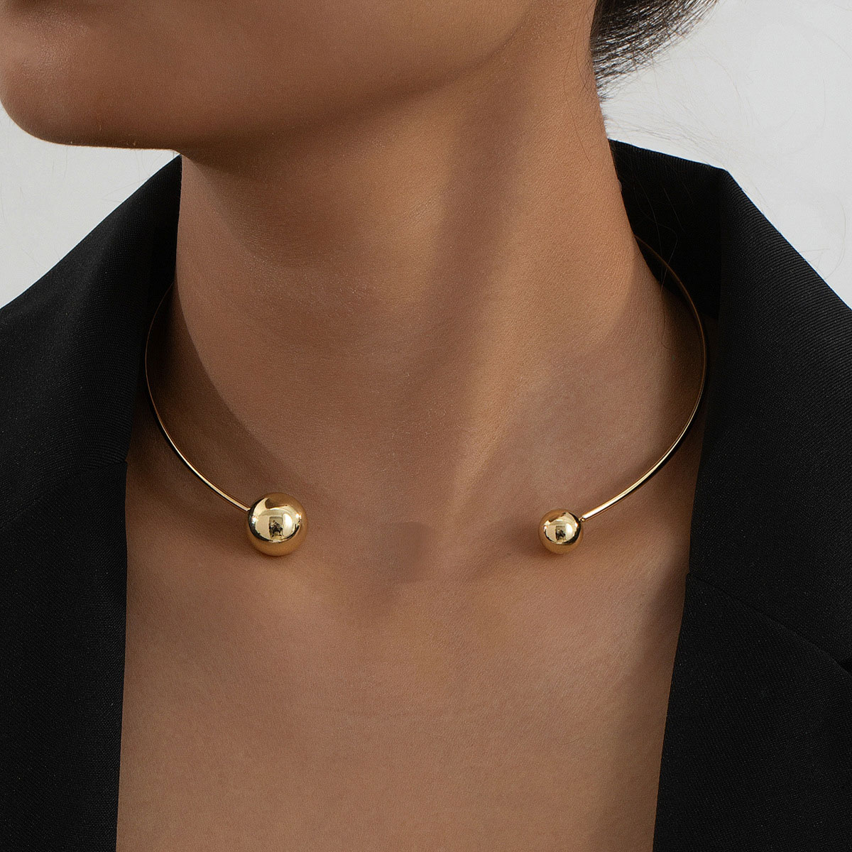 Golden Asymmetrical Round Geometric Alloy Necklace | picture 